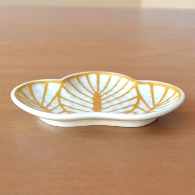 Photo2: Small Plate Sachi matsuba White (13.4cm/5.2in)