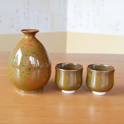 Photo3: Sake set 1 pc Tokkuri bottle and 2 pcs Cups Kinbeni-Tenmoku | The first-generation head of the Shinemon Kiln